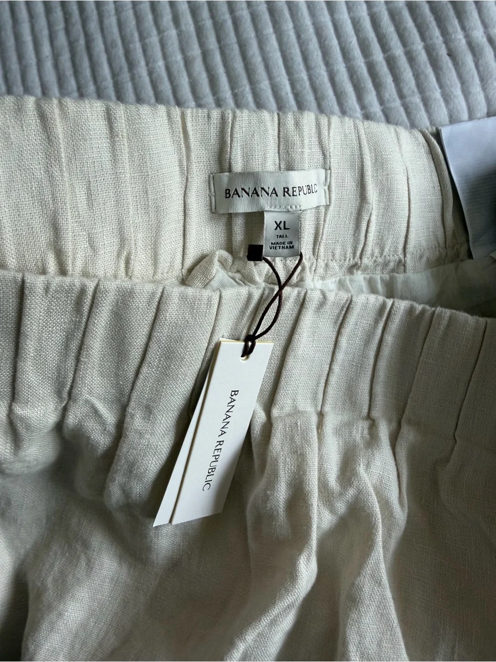Banana Republic Women’s Cream Linen-Blend Flat Front Capri
